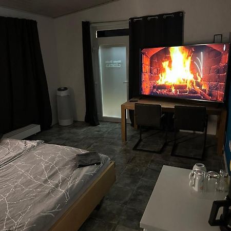 Ubernachtungsmoglichkeit Und Monteurzimmer Apartamento Hamdorf Exterior foto
